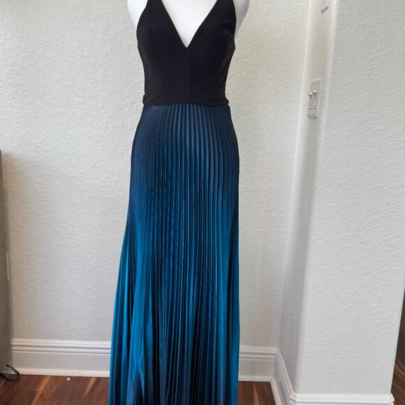 Bloomingdales AQUA Formal Evening Gown = Size 4 - Picture 5 of 5